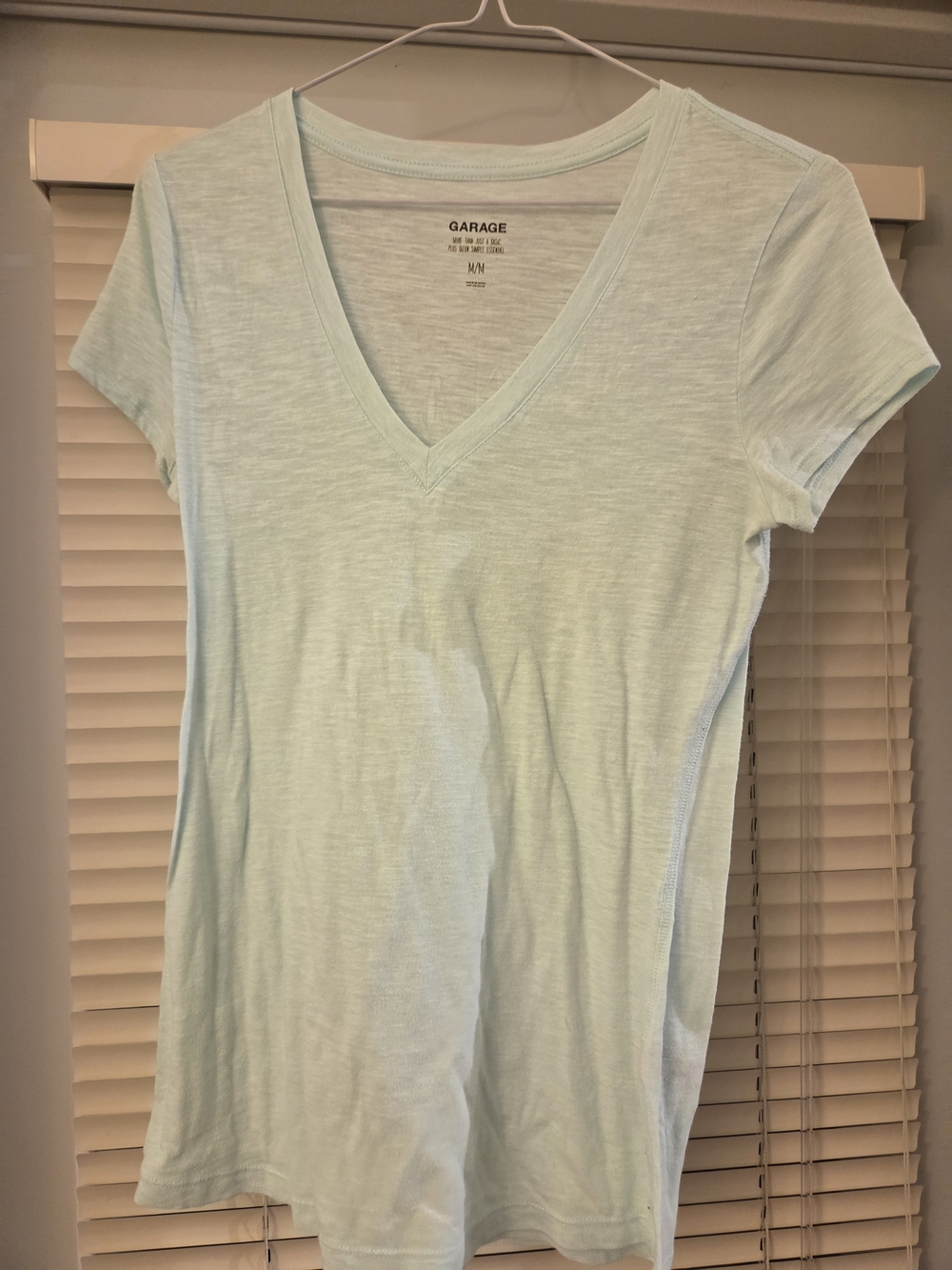 Garage Mint V-Neck T-Shirt Women’s Medium M Soft Basic Tee